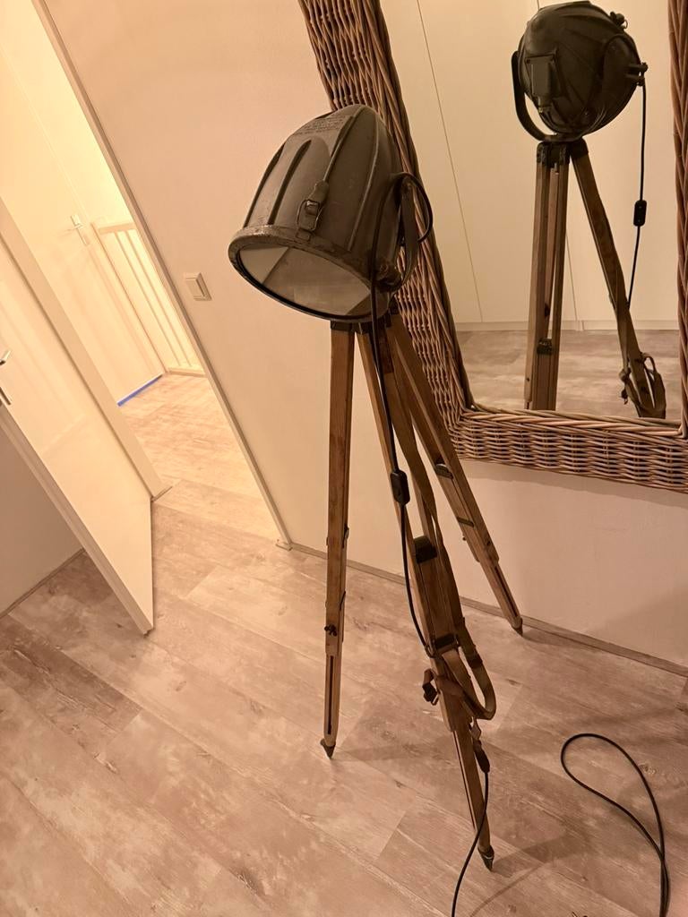 Lamp houten frame/stalen kop, Ophalen, Zo goed als nieuw, Industrieel, 150 tot 200 cm