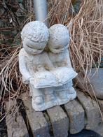 Tuinbeeld tuin beeld jongen en meisje lezen boek, Ophalen