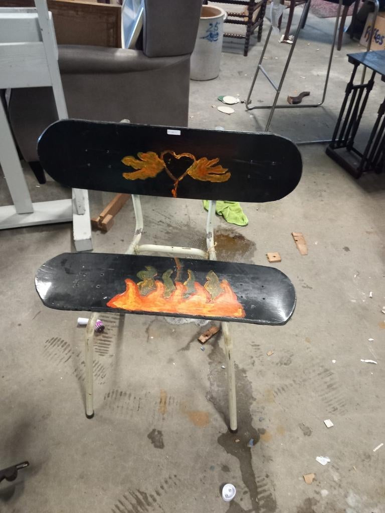 Oude  stoeltje prijs € 15.00, Huis en Inrichting, Stoelen, Ophalen of Verzenden, Bruin, Eén