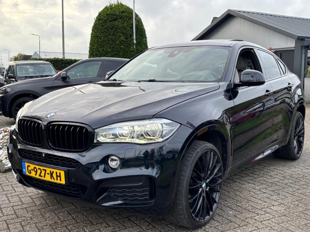 BMW X6 5.0i X-Drive V8 2015 Zwart 22" Velgen M-Pakket, Auto's, BMW, Bedrijf, 449 pk, SUV of Terreinwagen, 750 kg