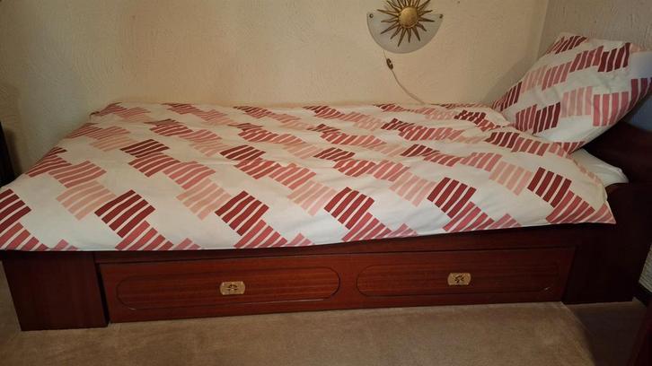Mahonie houten bed met lade - Zo goed als nieuw, Huis en Inrichting, Slaapkamer | Bedden, Zo goed als nieuw, Eenpersoons, 90 cm