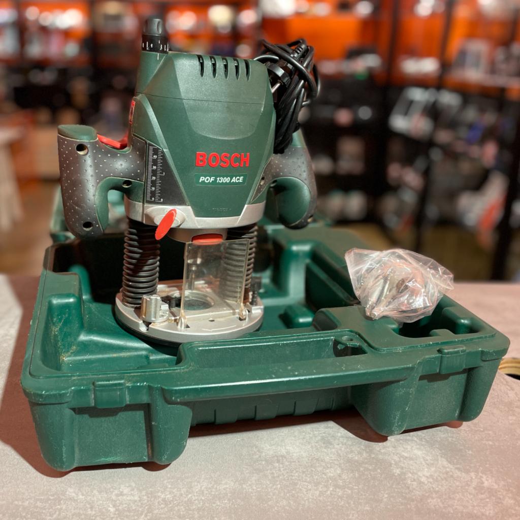 Bosch POF 1300 ACE BovenFrees In koffer, Doe-het-zelf en Verbouw, Gereedschap | Overige machines, Zo goed als nieuw