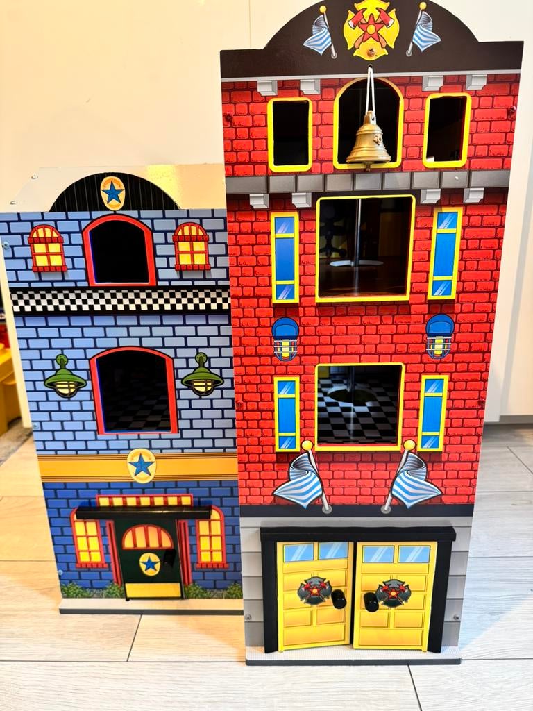 KidKraft brandweerkazerne en politiebureau, Ophalen, Zo goed als nieuw, Poppenhuis