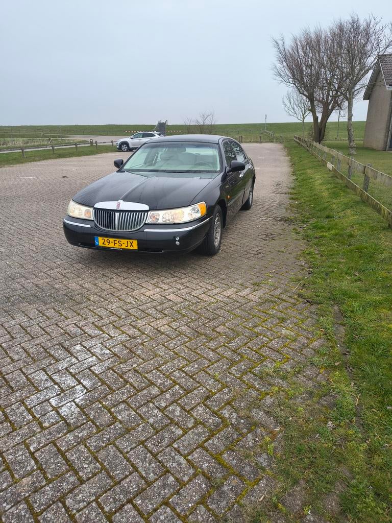 Ford Lincoln 4.6 I Town CAR AUT 2000 Zwart, Auto's, Lincoln, Automaat, Achterwielaandrijving, 907 kg, Zwart