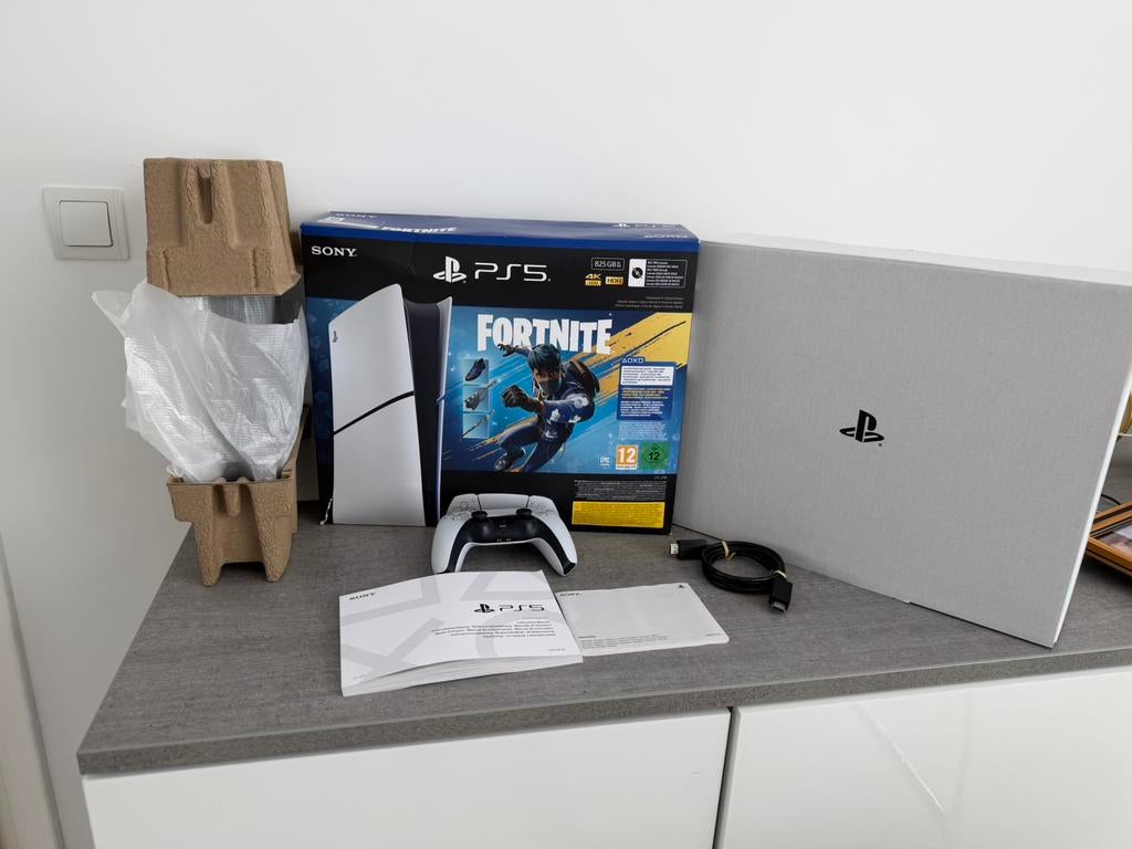 Gloednieuwe PS5, Spelcomputers en Games, Spelcomputers | Sony PlayStation 5, Ophalen of Verzenden, Zo goed als nieuw