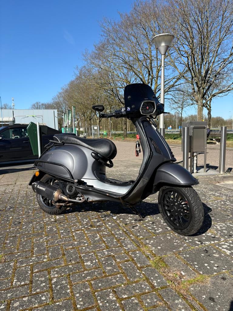 Vespa Sprint 2020 80cc Akrapoviç, Fietsen en Brommers, Scooters | Vespa, Ophalen, Gebruikt, Maximaal 45 km/u, Vespa S