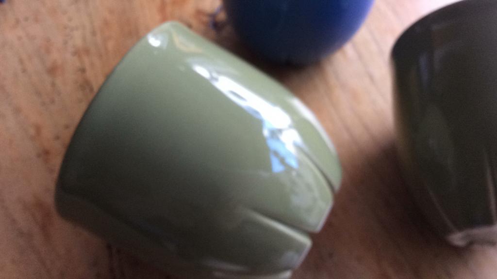 IKEA 3 grote mokken 2 groen / 1 blauw, Gebruikt, Ophalen of Verzenden, Effen, Kop(pen) en/of Schotel(s)