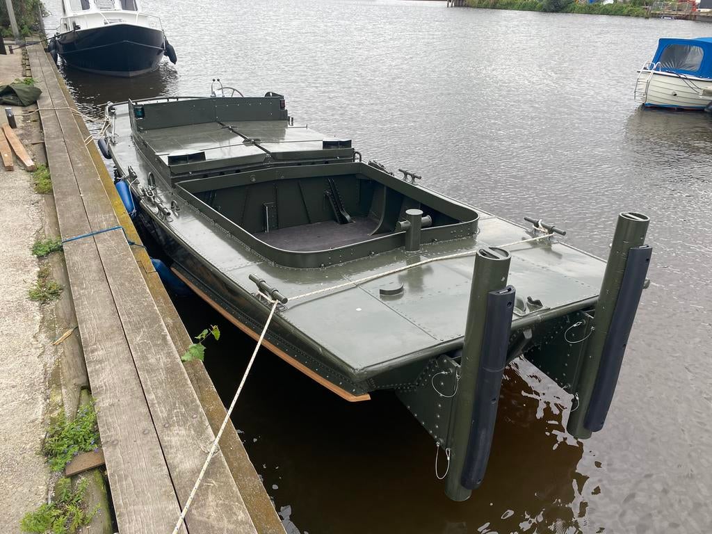 Unieke Bridge Erection Boat-leger boot te koop, Ophalen, 50 pk of meer, Zo goed als nieuw, Polyester