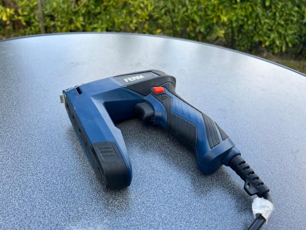 Ferm Tacker nietpistool elektrisch te koop, Doe-het-zelf en Verbouw, Gereedschap | Overige machines, Ophalen of Verzenden, Gebruikt