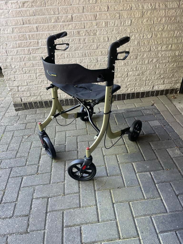 Lichtgewicht rollator te koop, Diversen, Rollators, Ophalen, Opvouwbaar, Zo goed als nieuw