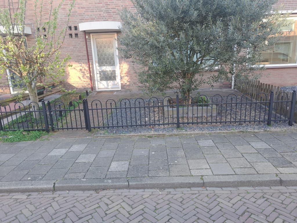 Zwart sierhekwerk met poort, 70 cm hoog, Tuin en Terras, Ophalen of Verzenden, IJzer, Sierhekwerk, Met poort