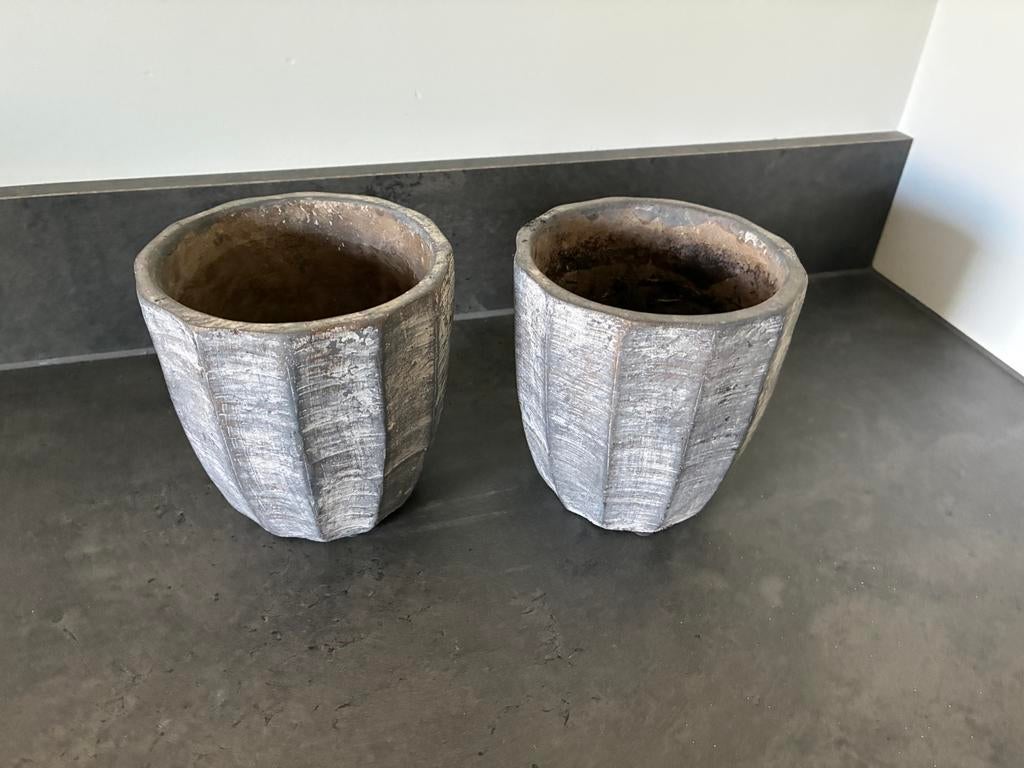 2 bloempotten grijs, Tuin en Terras, Ophalen, Rond, Zo goed als nieuw, Aardewerk