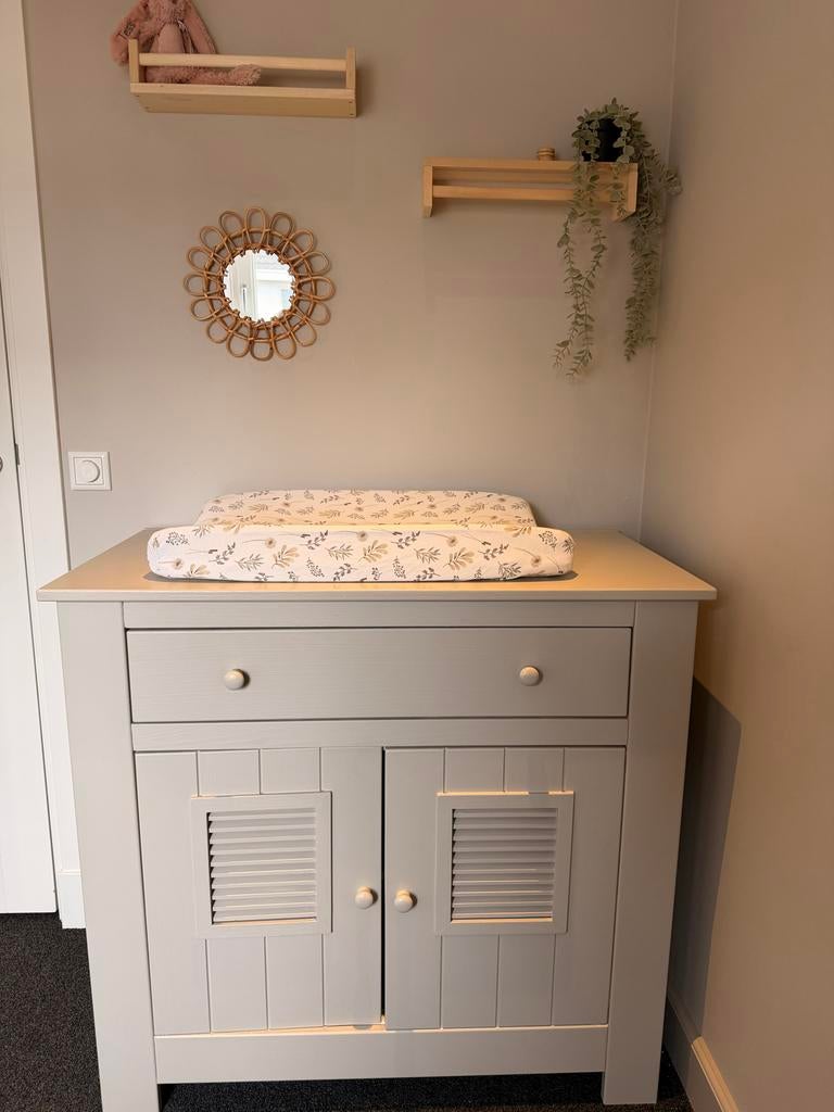 Mooie commode en ledikant, Kinderen en Baby's, Kinderkamer | Commodes en Kasten, Ophalen, 50 tot 70 cm, Zo goed als nieuw, 75 tot 100 cm