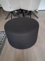 ZWARTE RONDE POEF MET STOF BEKLEED., Ophalen, Zo goed als nieuw, Rond, Stof