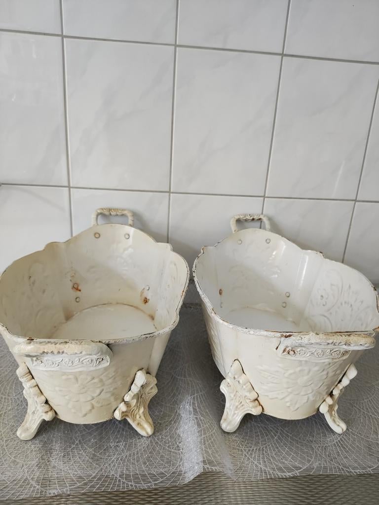 Twee prachtige metalen brocante jardinières, Verzenden