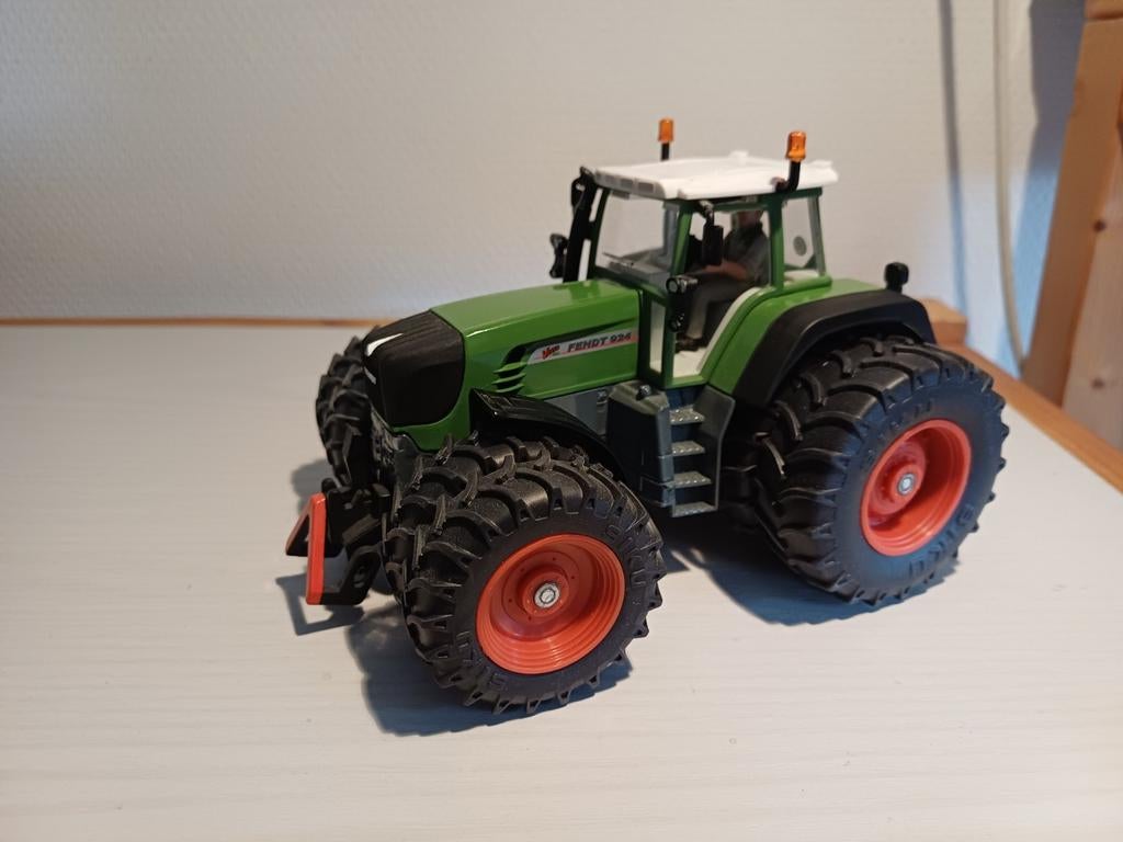 Britains Siku Fendt 924 met dubbele wielen, Hobby en Vrije tijd, Modelauto's | 1:32, Ophalen of Verzenden, Zo goed als nieuw, Tractor of Landbouw