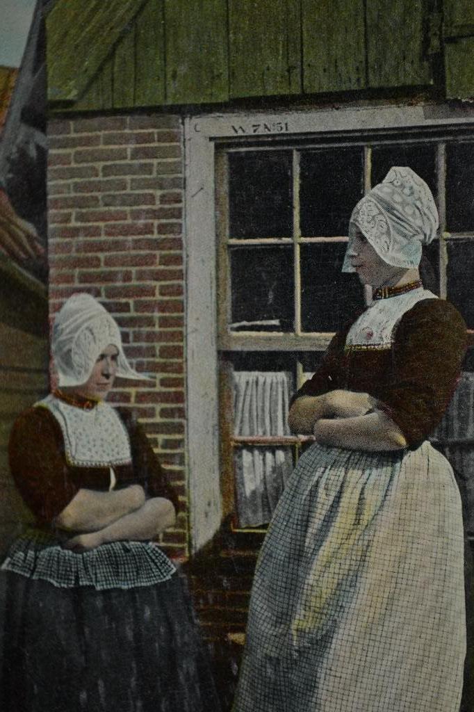 nederland volendam klederdracht vrouwen 1910, Ophalen of Verzenden, Voor 1920, Ongelopen, Sterren en Beroemdheden