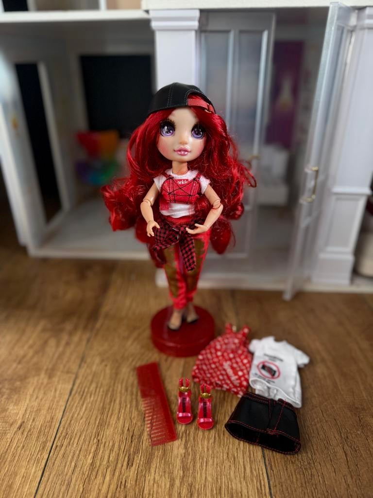 Rainbow High Huis, Auto en Poppen Set, Kinderen en Baby's, Speelgoed | Poppen, Zo goed als nieuw, Overige typen, Ophalen of Verzenden