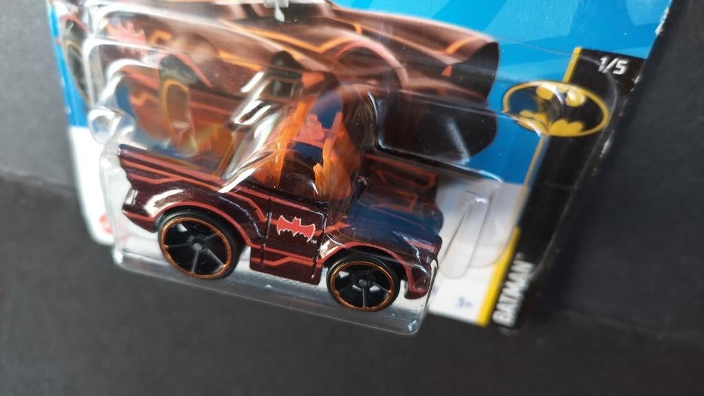 Batman Batmobile Tooned Dark Red 1:64 Hotwheels Tooned Pol, 1186 MJ 1 NL, Auto, Verzenden, Nieuw