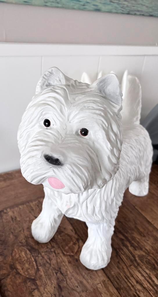 Tuinbeeld hond/ witte terrier., Tuin en Terras, Tuinbeelden, Gebruikt, Dierenbeeld, Kunststof, Ophalen