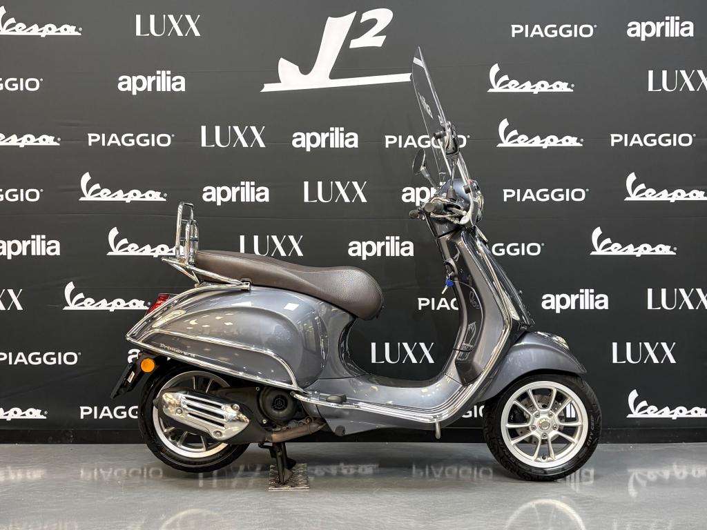 Vespa Primavera | Grijs | Brom | 2021 | 7419 km | 1 eig, Overige modellen, ., Maximaal 45 km/u, Ophalen of Verzenden