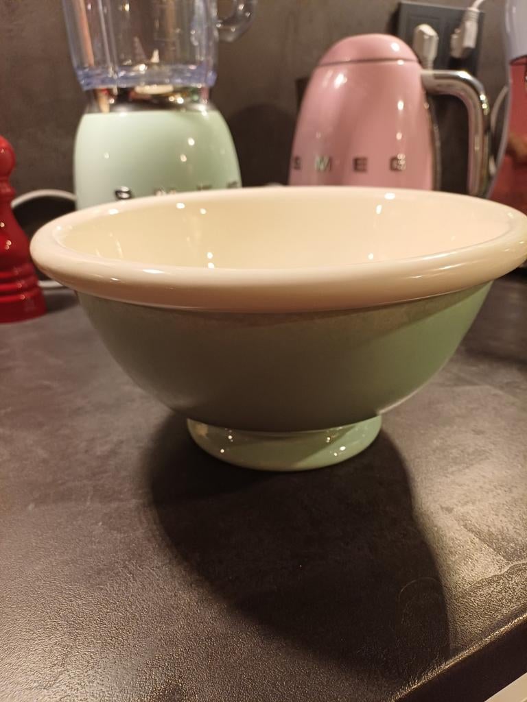 Prachtige pastel groene Beslagkom van Regout, Verzenden