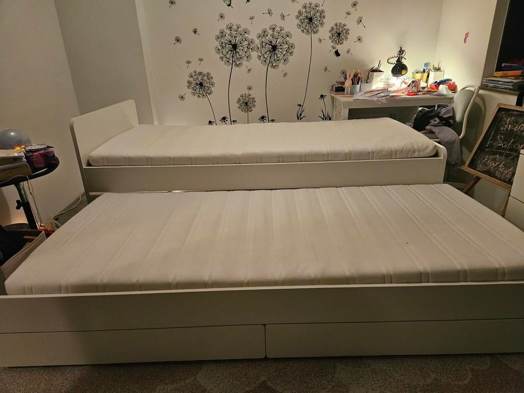 Uitschuifbaar bed 2x80x200 met matrassen en lades, Huis en Inrichting, Ophalen, Zo goed als nieuw, Tweepersoons, Wit