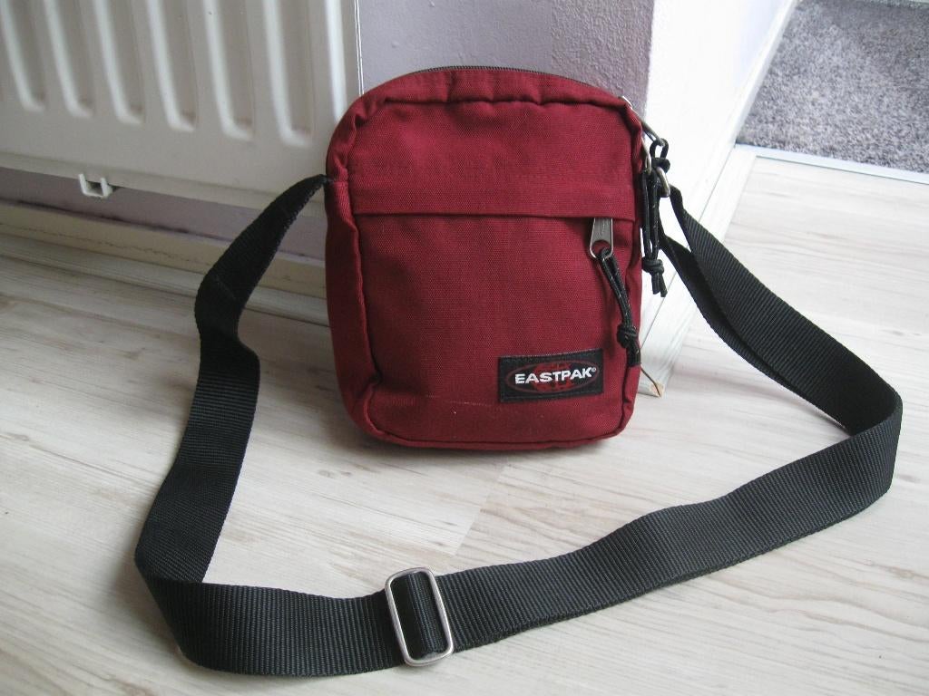 EASTPAK donkerrood tasje als nieuw, Ophalen of Verzenden, Zo goed als nieuw
