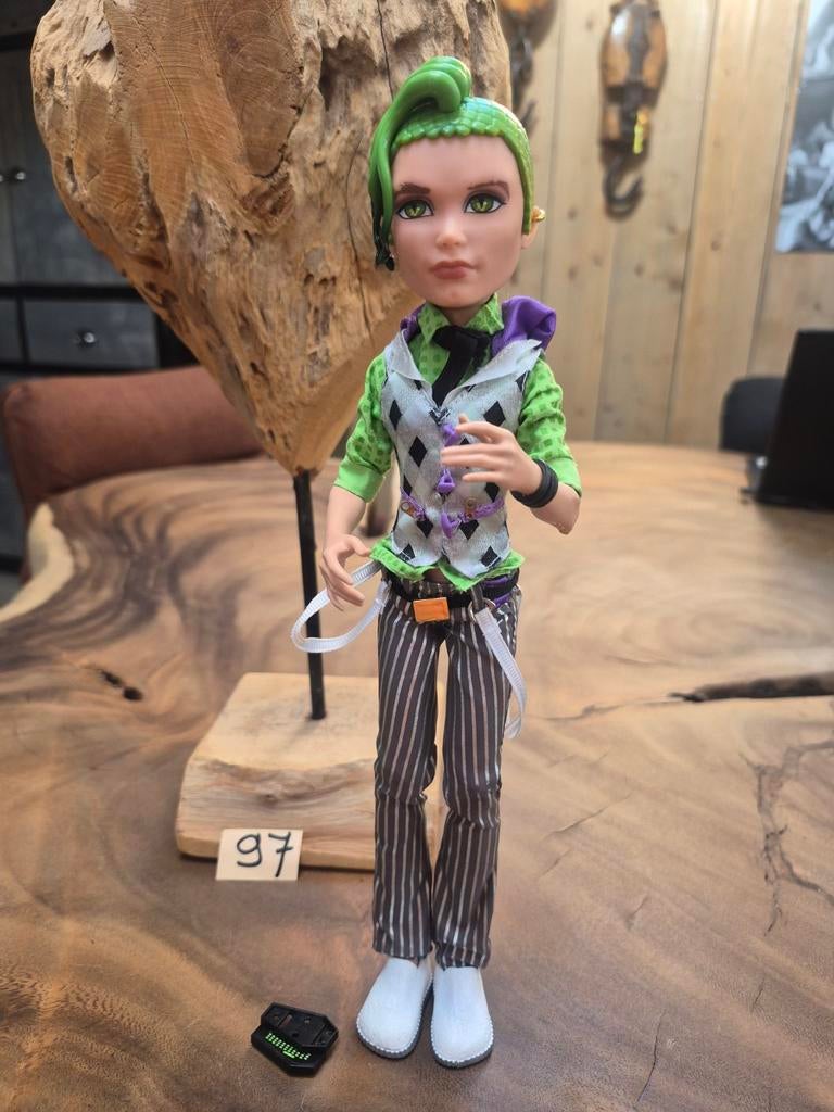 Monster High Deuce Gorgon pop - Zo goed als nieuw, Kinderen en Baby's, Speelgoed | Poppen, Ophalen of Verzenden