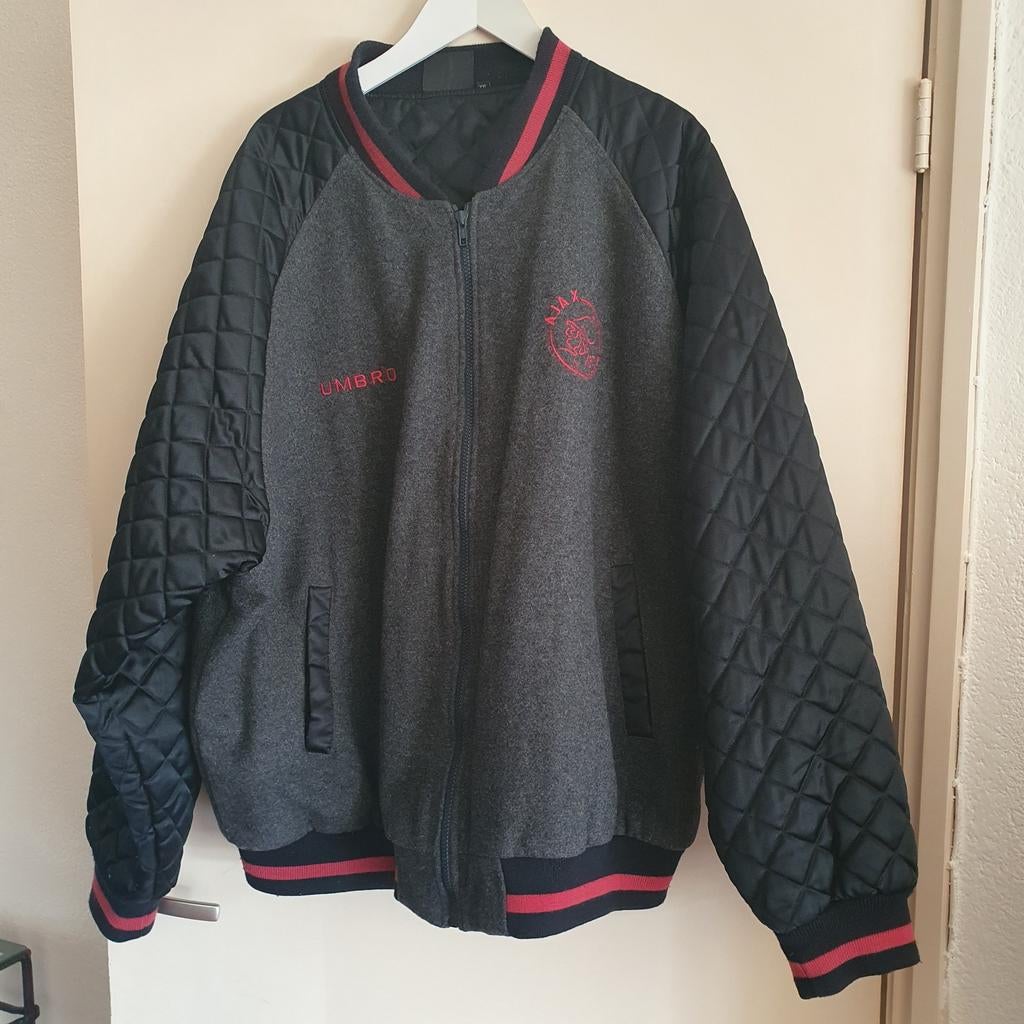Ajax Umbro Bomberjack - Grijs/Zwart - Maat XXL, Ophalen, Maat 46/48 (XL) of groter, Umbro, Zo goed als nieuw