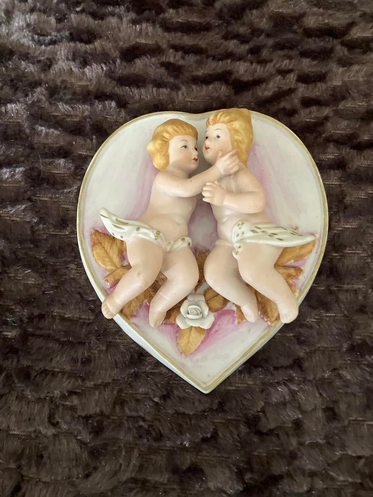 Vintage Porseleinen Cupido Beeldje - Liefdevol Tafereel, Ophalen of Verzenden