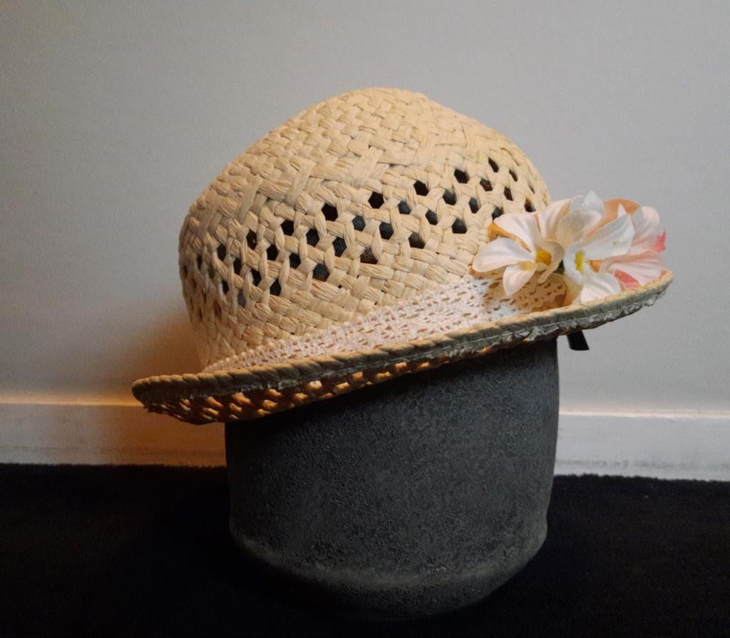 Zomerhoedje meisje riet bloemen garnering, Kinderen en Baby's, Kinderkleding | Petten en Hoeden, 134 t/m 140, Gebruikt, Meisje