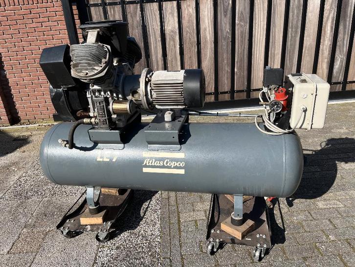 Atlas Copco LE7-10UV 250L tank, Doe-het-zelf en Verbouw, Compressors, Zo goed als nieuw, 10 bar of meer, 100 liter of meer, 400 tot 800 liter/min