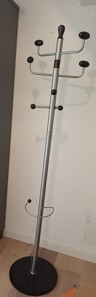 Vrijstaande kapstok met knoppen en paraplu houder gratis, Ophalen, Gebruikt, Metaal, Staande kapstok