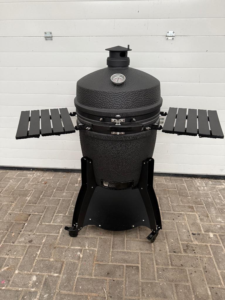 Kamado BBQ 22 inch Black Edition Nieuw van €1299 voor €750, Tuin en Terras, Houtskoolbarbecues, Nieuw, Met accessoires, Ophalen of Verzenden
