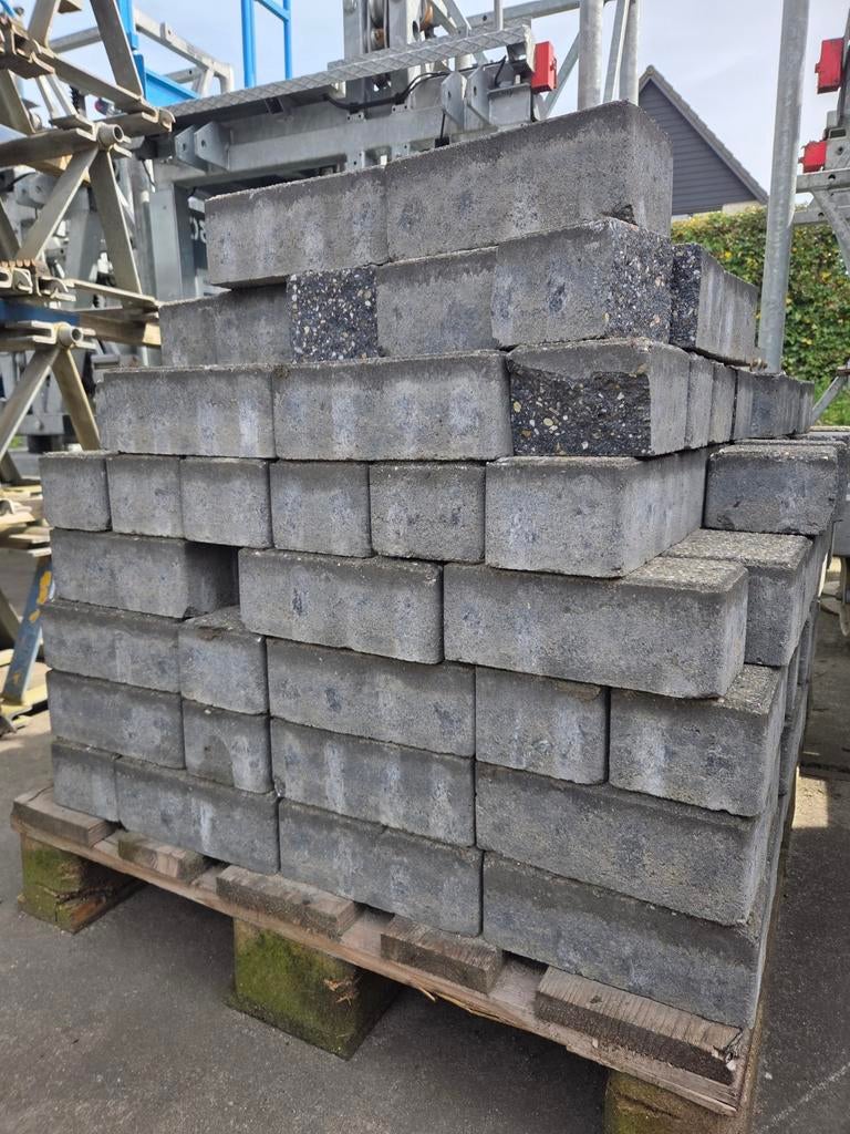 Gratis betonklinkers voor oprit - 21x10,5x8 cm - Buren, Ophalen of Verzenden, Beton, Klinkers
