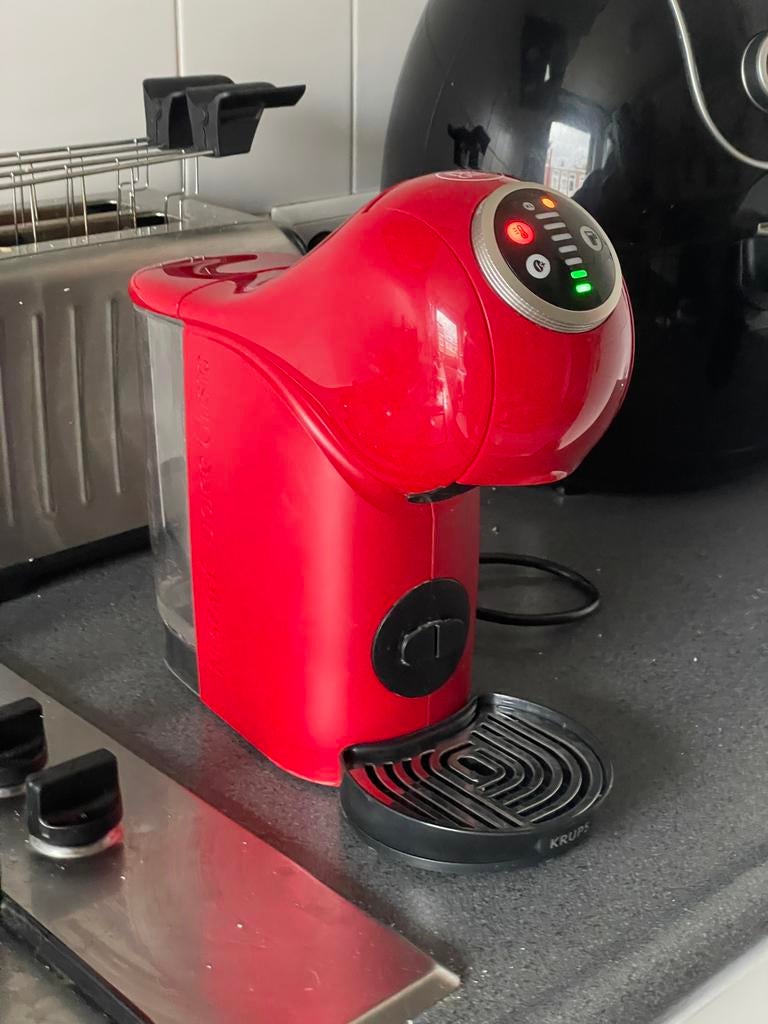 Krups Dolce Gusto Genio S Koffiezetapparaat Rood, Gebruikt, Koffiemachine, Ophalen of Verzenden, Koffiepads en cups