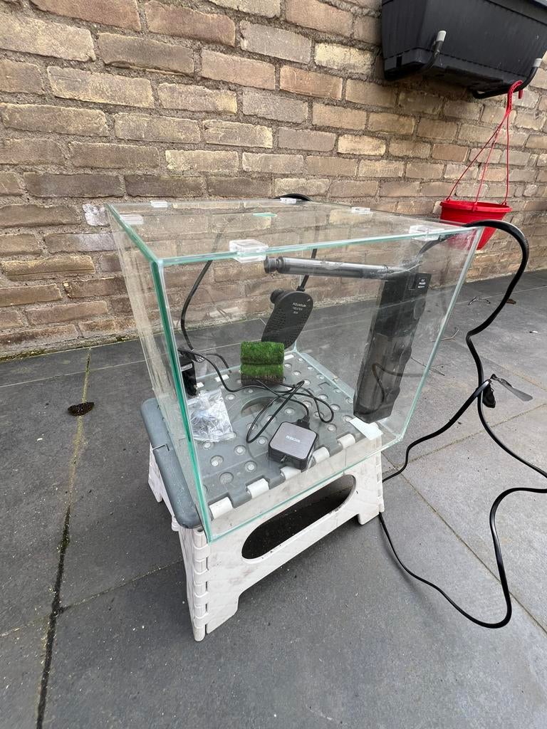 Compleet nano aquarium 15L ( filter + verwarming), Dieren en Toebehoren, Vissen | Aquaria en Toebehoren, Zo goed als nieuw, Leeg aquarium