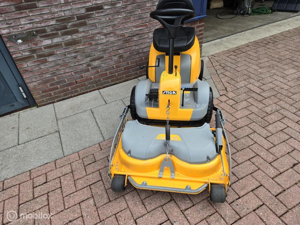 Zitmaaier  stiga  villa  12 hst mulch frontmaaier, Zo goed als nieuw, Mulchfunctie