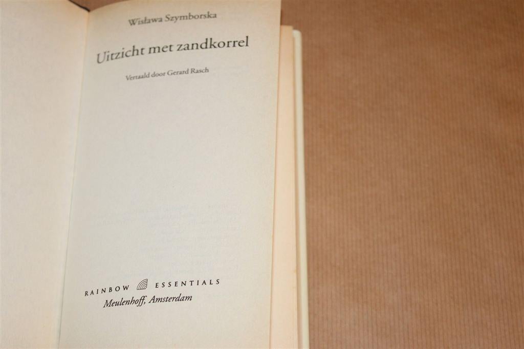 Uitzicht met Zandkorrel — Szymborska — Bekroonde Poëzie, Boeken, Ophalen of Verzenden, Gelezen