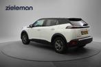 Peugeot E-2008 Active Pack 50 kWh - Carplay, Stoelverwarming, Auto's, 136 pk, Gebruikt, Met garantie (alle), Wit