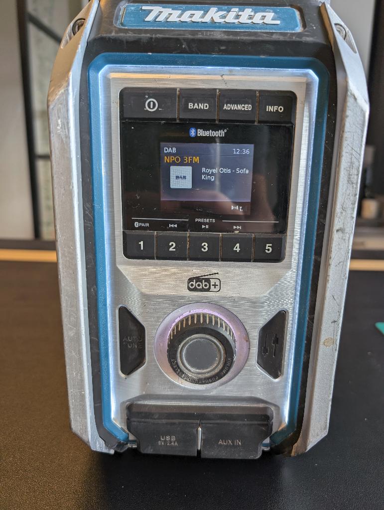 Makita DMR115 radio, Ophalen of Verzenden, Gebruikt, Bouwradio