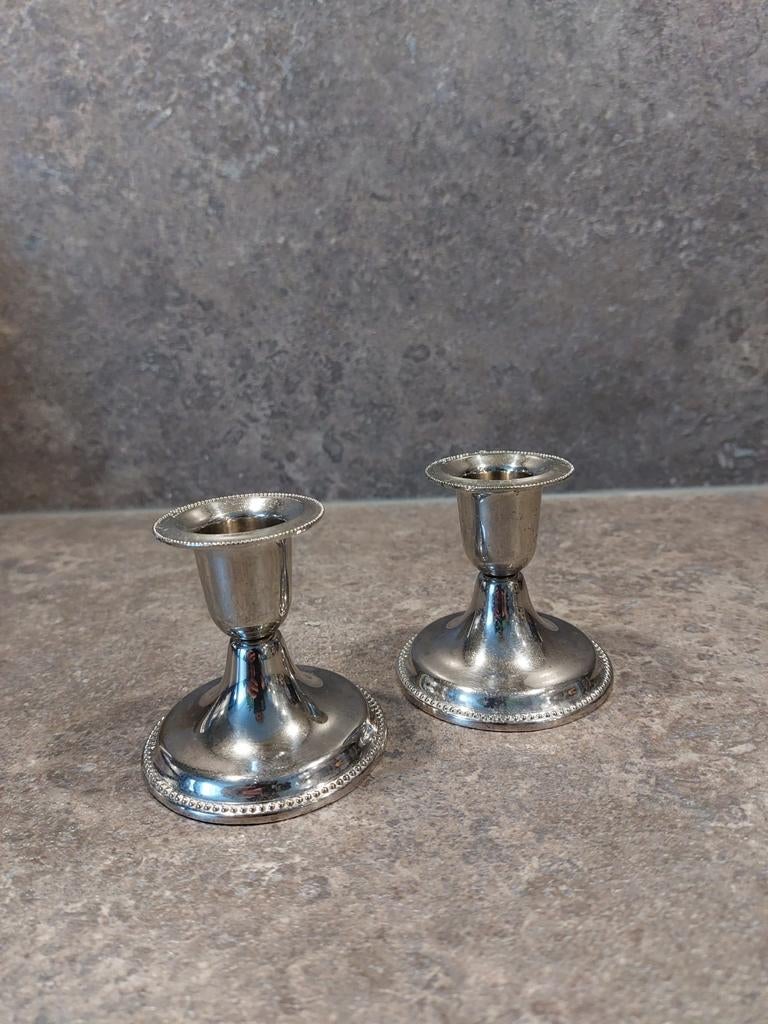 Set van 2 zilverkleurige kandelaars, 7 cm hoog, Ophalen of Verzenden