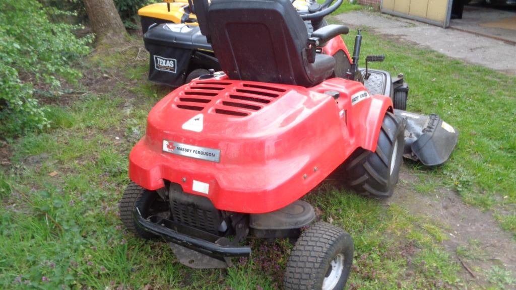 wegens zware massey ferguson zero turn met stuur   22 pk, Tuin en Terras, Zitmaaiers, Ophalen, Gebruikt, Elektrische starter, Nederland