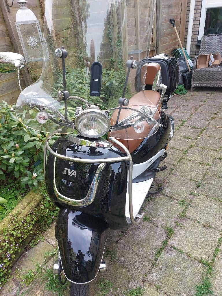 tekoop zo goed als nieuwe IVA Retro scooter, Maximaal 45 km/u, Nieuw, Benzine, 50 cc