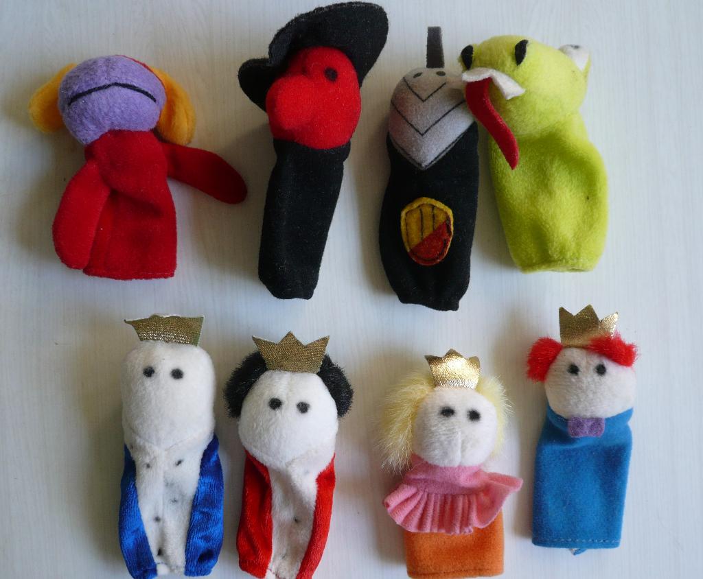 vingerpopje prinses koning draak ,kies uit 8 popjes, Ophalen of Verzenden, Zo goed als nieuw, Overige typen, Klein (minder dan 20 cm)