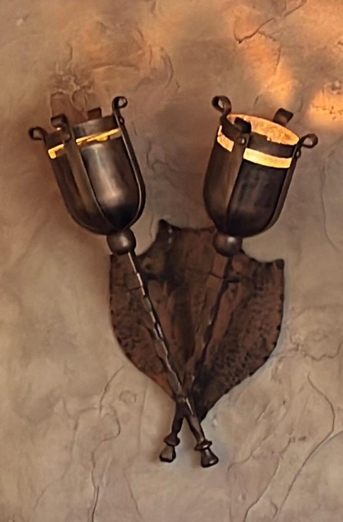Hand gesmeed dubbele wand fakkels/lamp, Huis en Inrichting, Ophalen of Verzenden, Zo goed als nieuw, Metaal, Vintage (kasteel look)