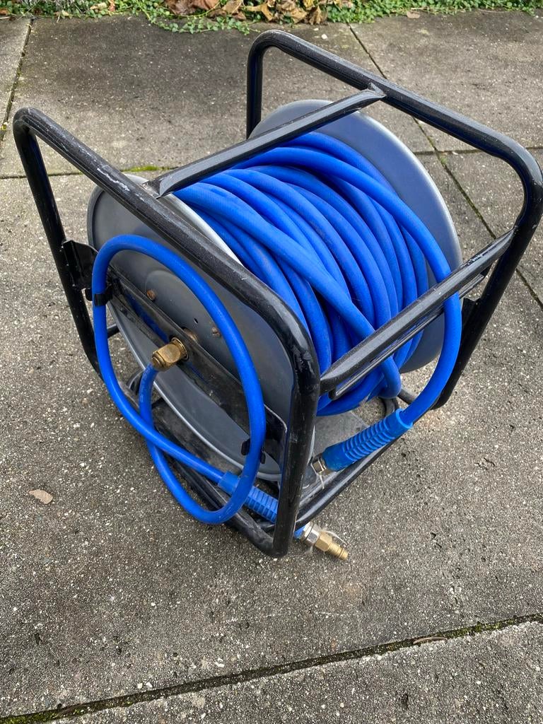 Luchtslang met haspel, Doe-het-zelf en Verbouw, Compressors, Ophalen, Gebruikt, 6 tot 10 bar, Minder dan 200 liter/min