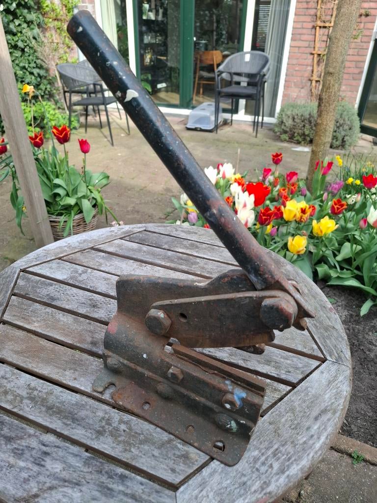 Metaalknipper, Ophalen