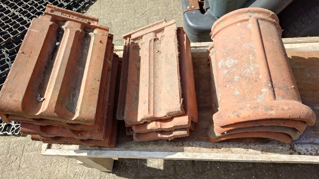 Dakpannen gevelpan en nokpan Laumans / Lauwmans Tegelen, Ophalen, Gebruikt, Steen of Klei, Minder dan 5 m²